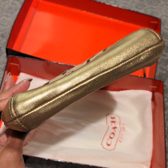 Coach wristlet - Picture 3 of 6